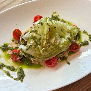 Печеный айсберг из печи с ореховым соусом и трюфельным маслом