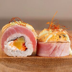 С тунцом и икрой тобико
