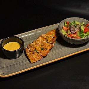 Стейк из куриного филе с салатом коул слоу