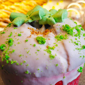 Кулич-панеттоне с фисташковой начинкой