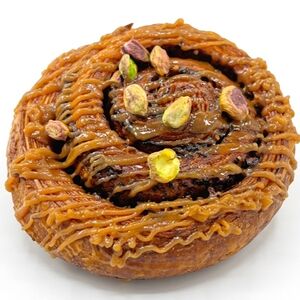 Слойка шоколад,фисташка,арахис и карамель