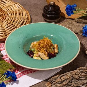 Салат с цыплёнком и хрустящим картофелем