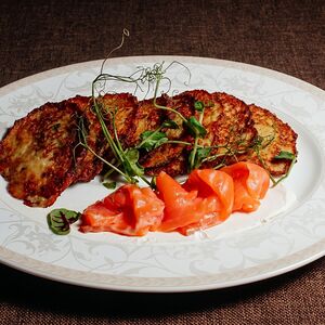 Драники с сёмгой и крем-чизом
