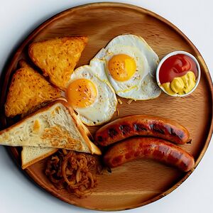 Комбо с сосисками и хашбрауном