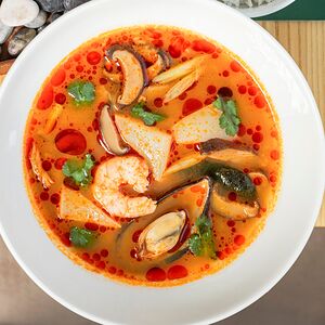 Том ям с морепродуктами