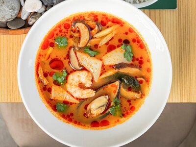 Том ям с морепродуктами