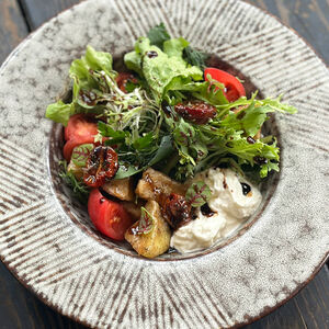 Салат со страчателлой 