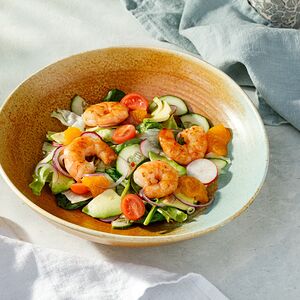 Салат с креветками и овощами