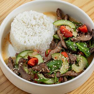 Теплый салат с говядиной