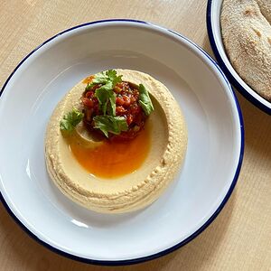 Хумус с перечной тапенадой