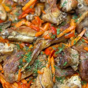 Кролик домашний жаренный с овощами 