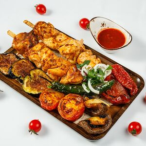Шашлык из куриного филе с овощами гриль