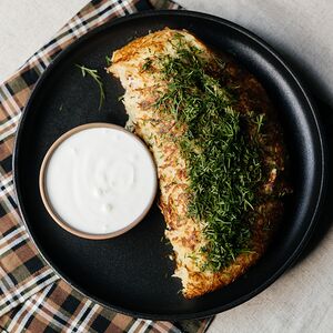 Большой хрустящий драник с говяжьим языком 