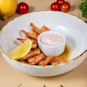 Креветки, жаренные в соусе «Песто»