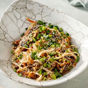 Лапша удон с говядиной и ореховым соусом