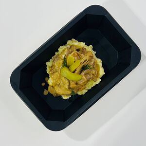 Бефстроганов с картофельным пюре