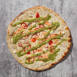 Пицца с лососем сливочная