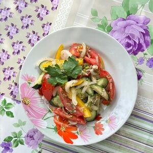 Пикантный овощной салат