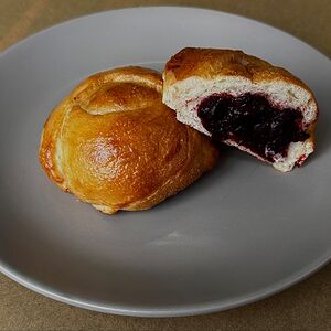 Пирожок со смородиной