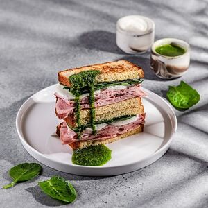 Сендвич с мортаделлой