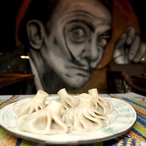 Хинкали с сыром, зеленью и томатами