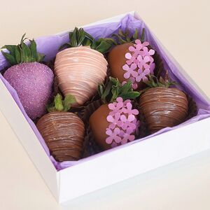 Набор с клубникой в шоколаде Весна, 6-9 ягод