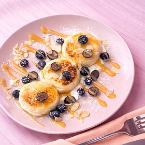 Сырники со сметаной и соленой карамелью