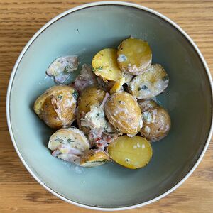 Картофель беби в сливках и беконом