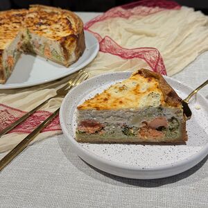 Киш с лососем и брокколи