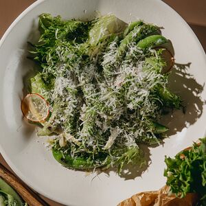 Салат с горошком и редисом