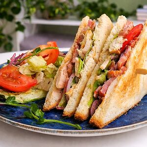 Клаб-сэндвич с курицей и беконом L
