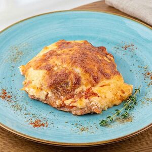 Свинина, запечённая с помидорами и сыром