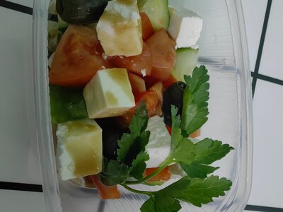 Салат овощной с сыром