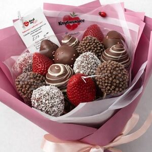 Букет из клубники в шоколаде «Вальс»