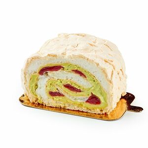 Рулет меренговый с малиной и фисташкой