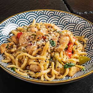 Лагман с курицей и шпинатом