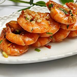 Жареные креветки с чесноком