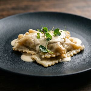 Равиоли с уткой и соус пармезан