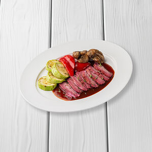 Утиное филе с овощами гриль