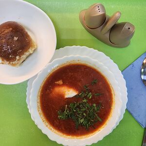 Борщ с чесночной пампушкой