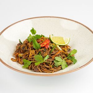 Соба с овощами в устричном соусе