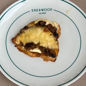 Куриное филе под сыром с луком и грибами