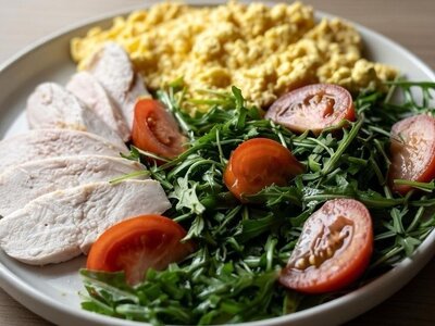 Белковый завтрак с рукколой