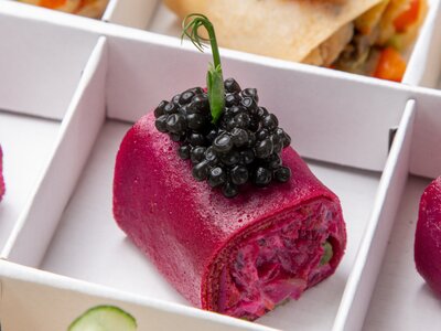 6 Блинных роллов сельдь под шубой с икрой палтуса