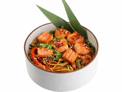 Wok с лососем 