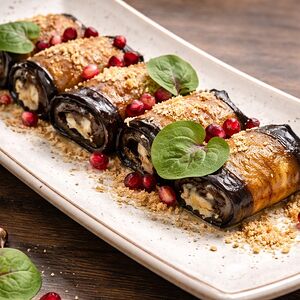 Рулетики из баклажанов с сырно-ореховой начинкой