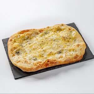 Пицца с фермерскими сырами тольяттинской сыроварни Paniere