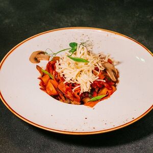 Фетучини с овощами и грибами