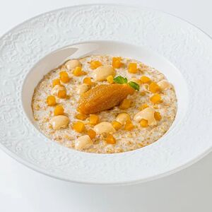 Каша из однозернянки на кокосовом молоке с яблоком и карамелью.