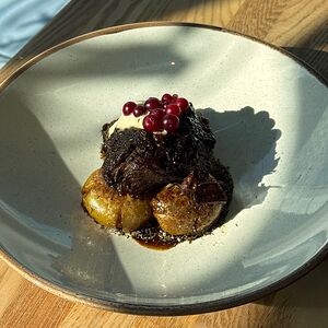 Телячьи щечки с картофелем беби